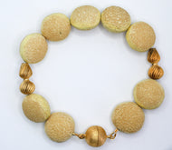 Bracelet - Stingray Beads (beige) with an elegant gold plated magnetic clasp